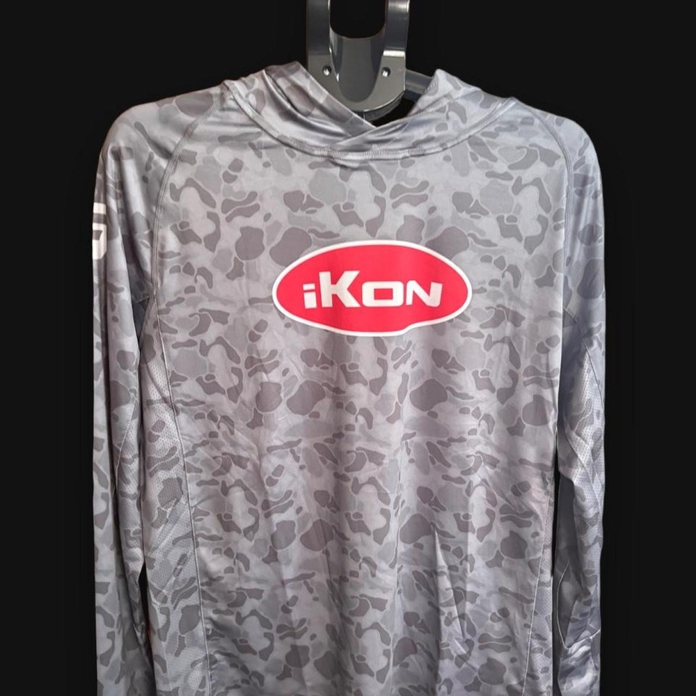 iKon gray camouflage long sleeve shirt with red oval logo, size M
